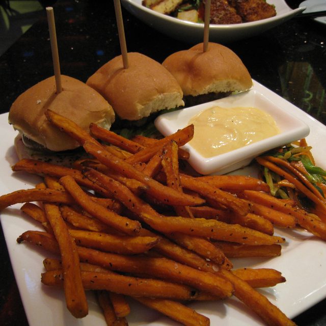 Mini burger & fries
